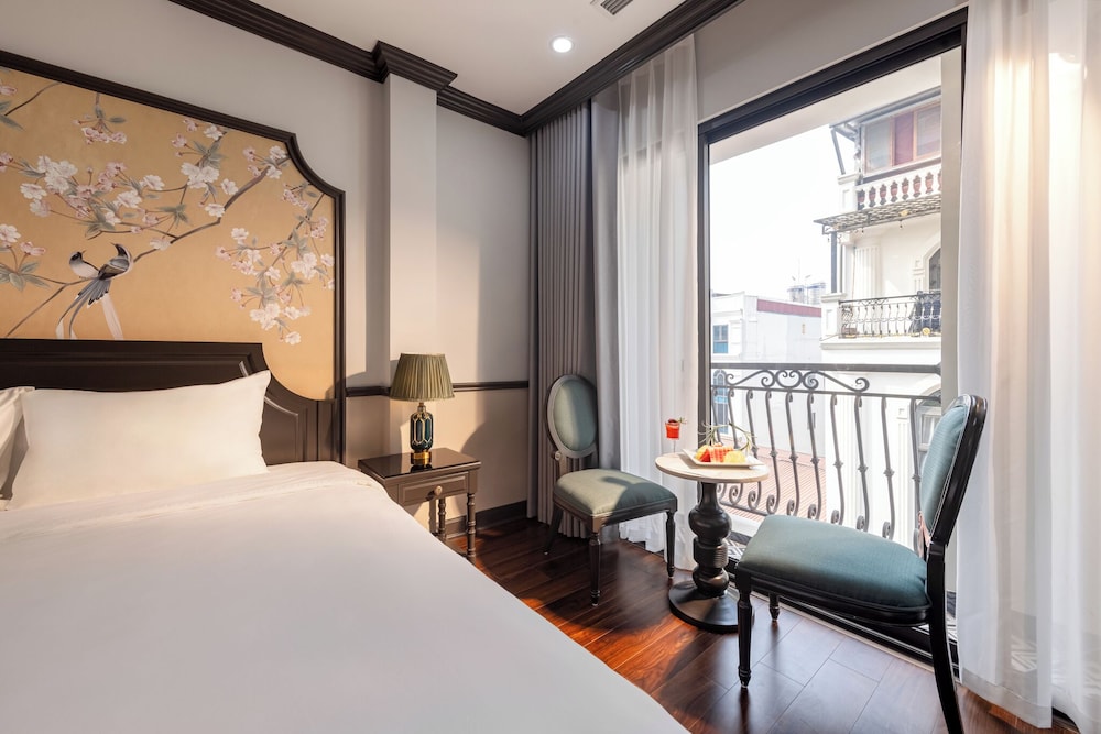Deluxe Double Room, Bathtub photo 1