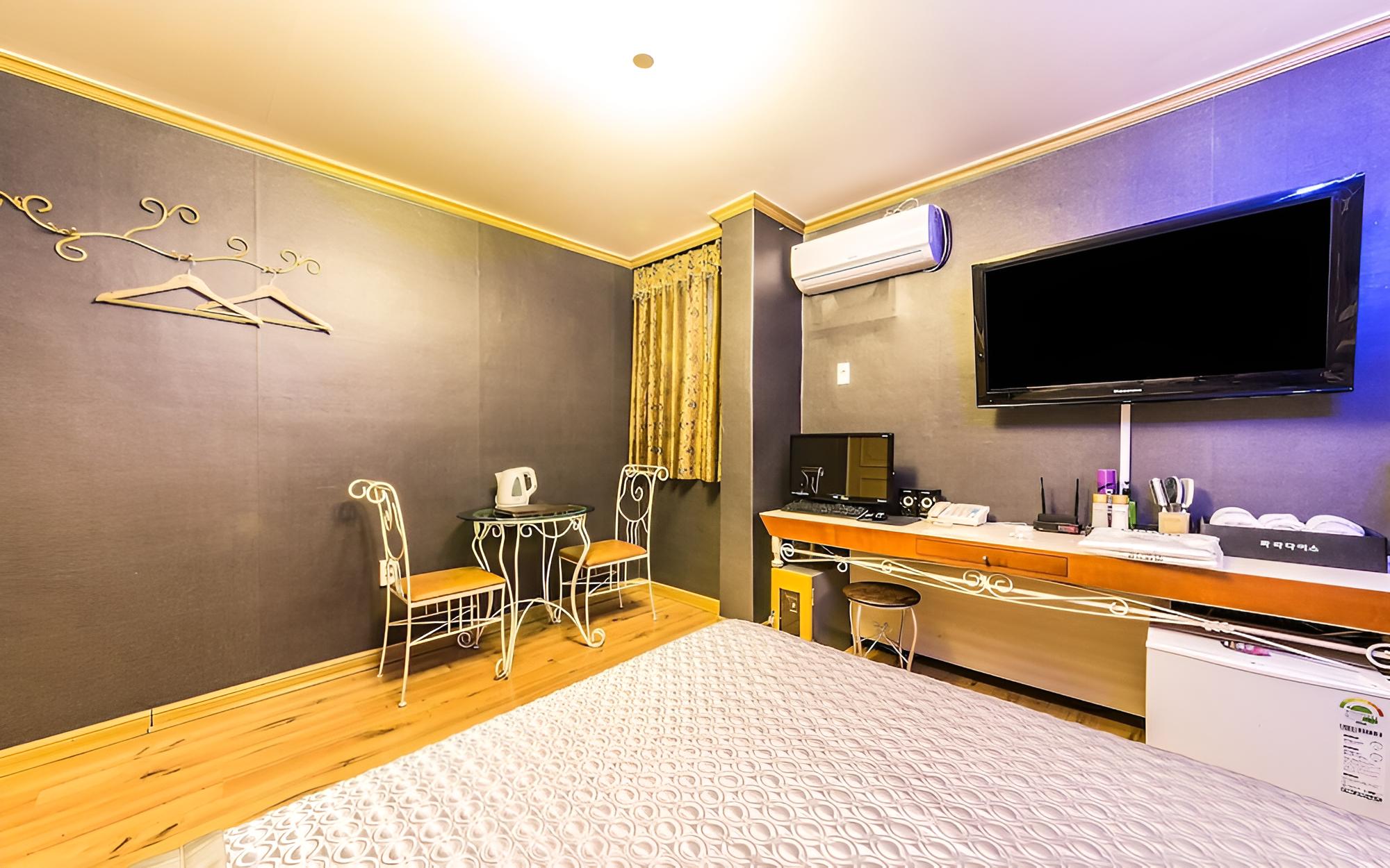 Room (Standard Room) - Photo 2