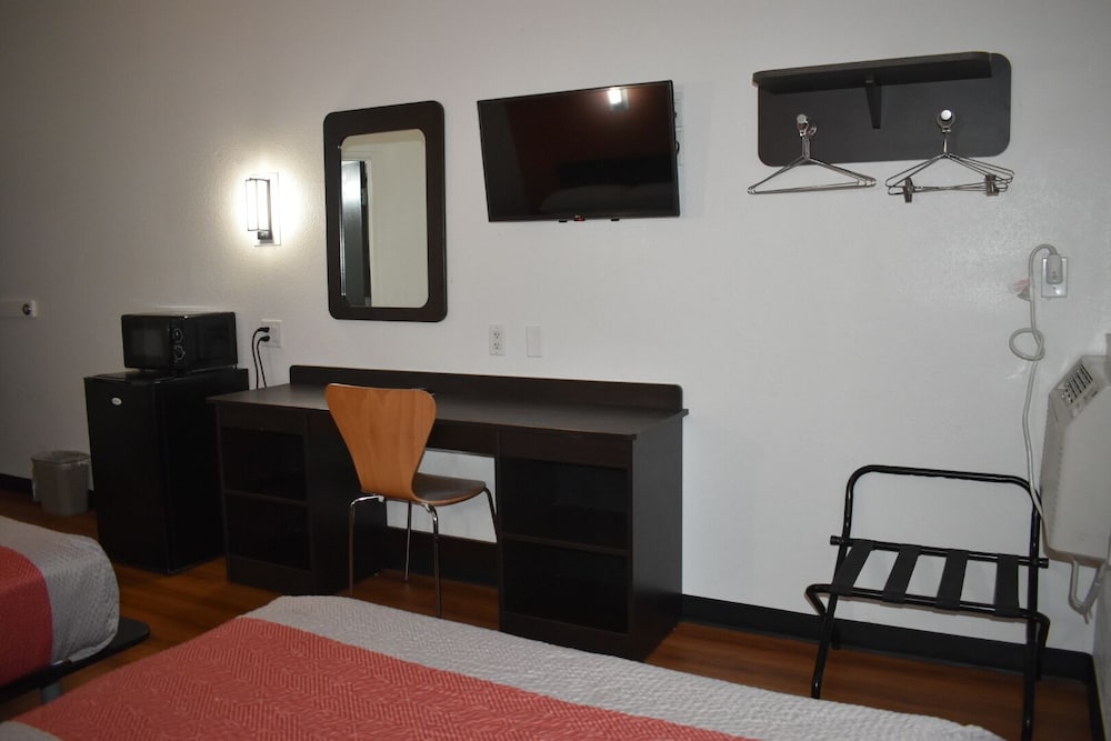 Deluxe Room, 2 Double Beds, Non Smoking, Refrigerator & Microwave photo 2