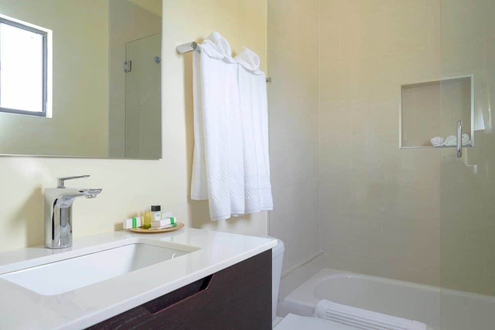 Grand Condo, 2 Bedrooms photo 3