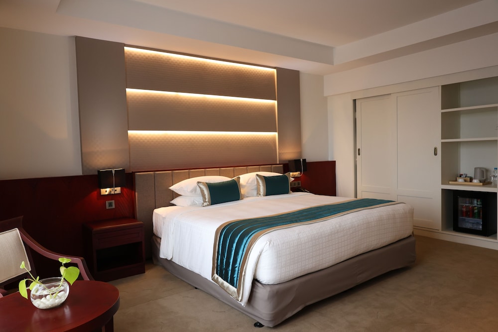 Premier Deluxe Room - Photo 7