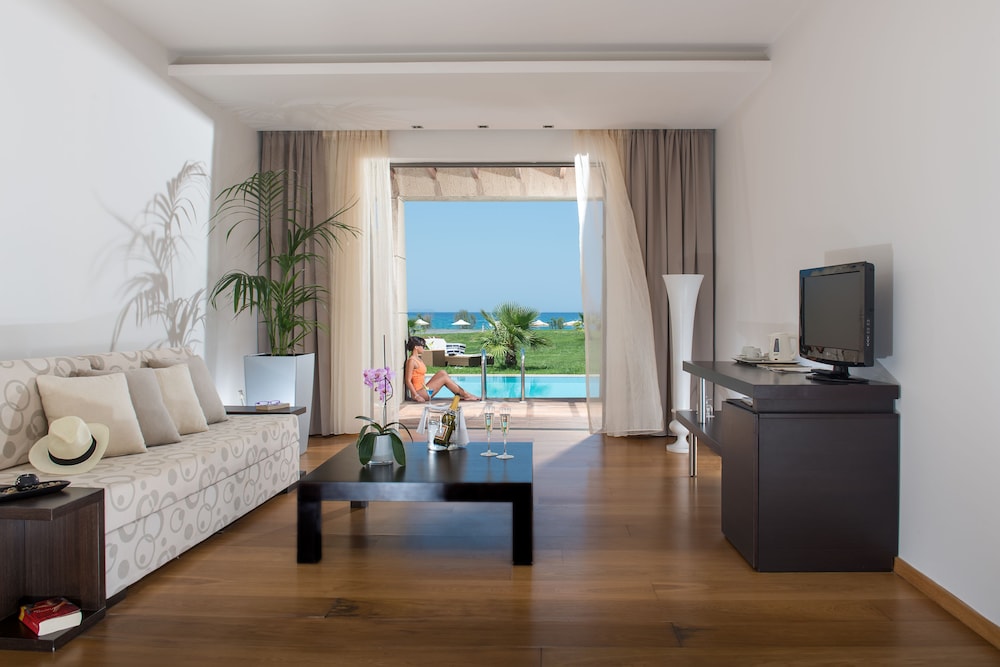 Maisonette Suite Sea Front with Sharing Pool - Photo 7