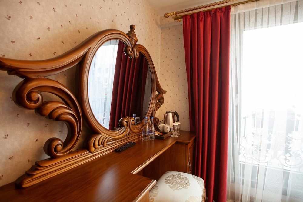 Standard Double Room, 1 King Bed, Non Smoking, City View photo 2