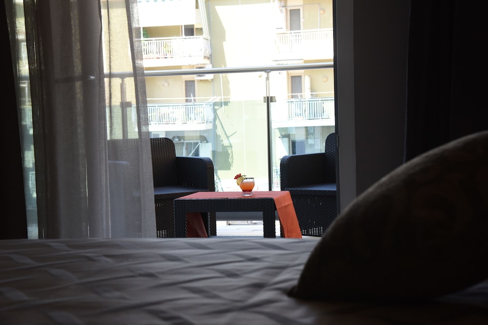 Royal Room, 1 Double Bed, Courtyard View photo 3