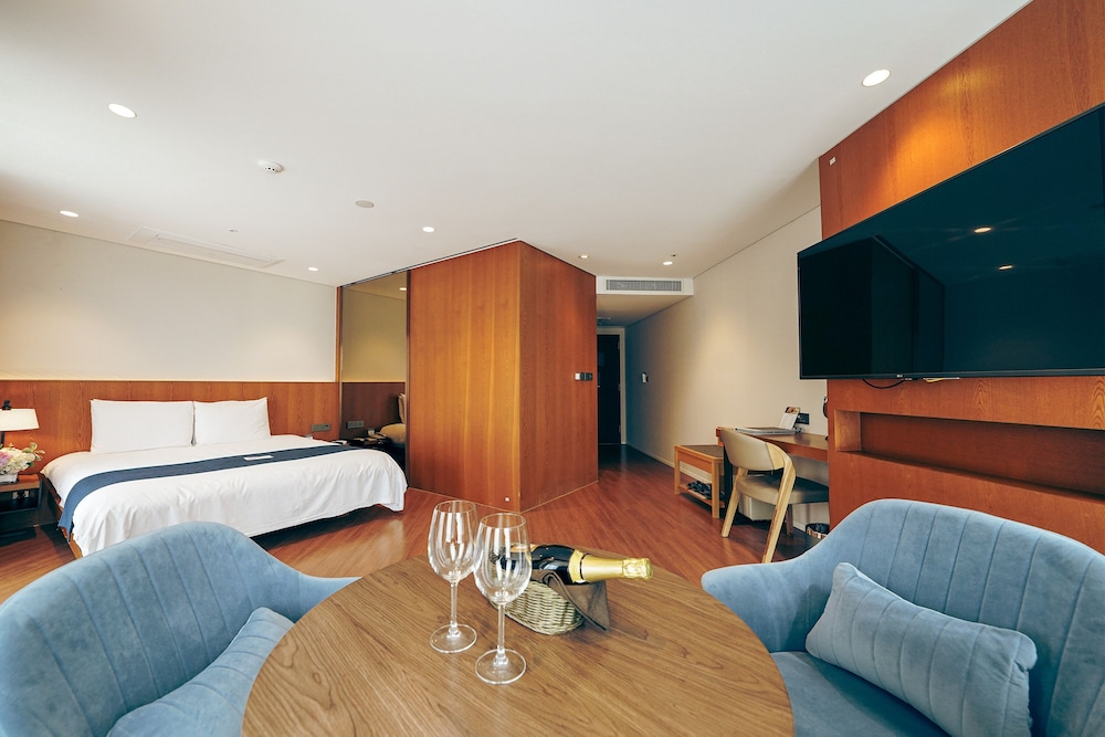 Suite, 1 Queen Bed