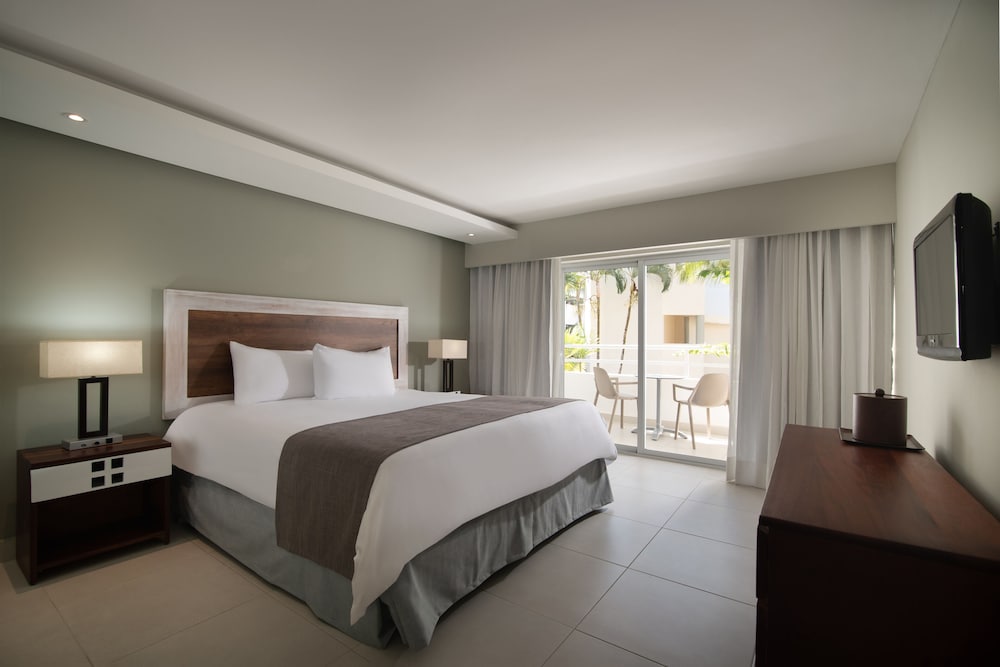 Exclusive Room, 2 Double Beds, Pool View - Photo 1