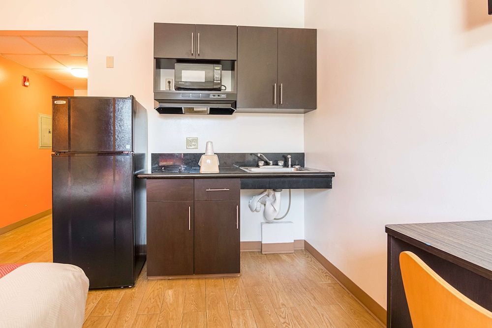 Premium Suite, 2 Queen Beds, Non Smoking, Kitchen - Photo 5