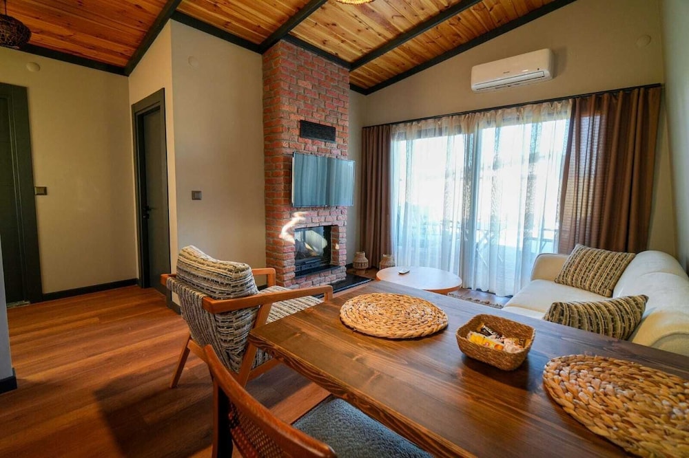 Junior Garden Villa with Heated Pool - Photo 12