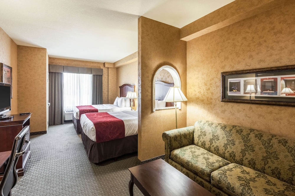 Suite, Multiple Beds, Non Smoking - Photo 2