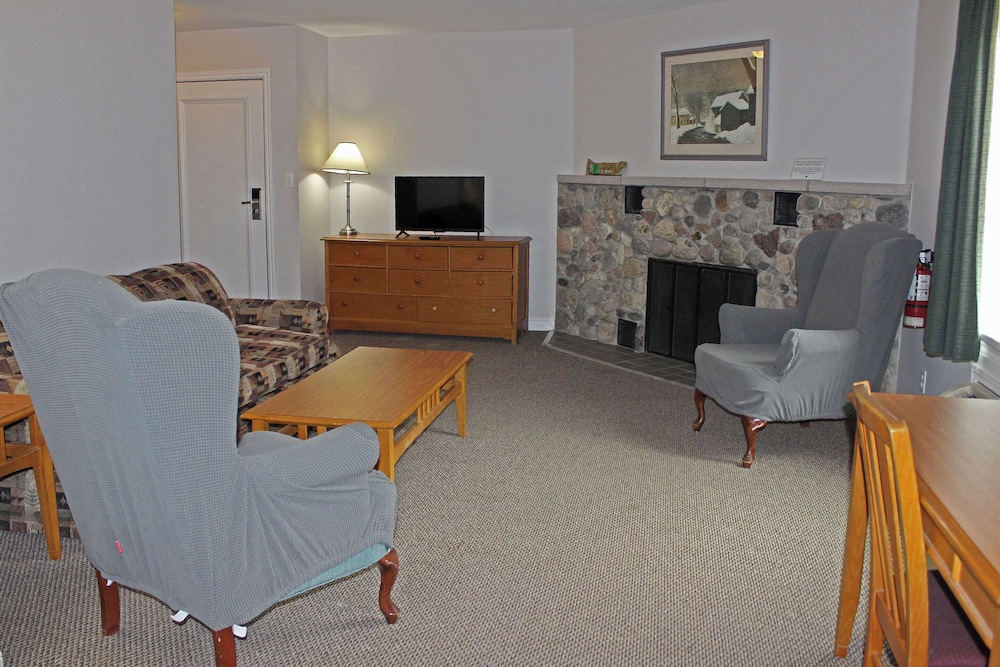 Standard Room, 1 Queen Bed with Sofa bed, Non Smoking, Fireplace photo 2