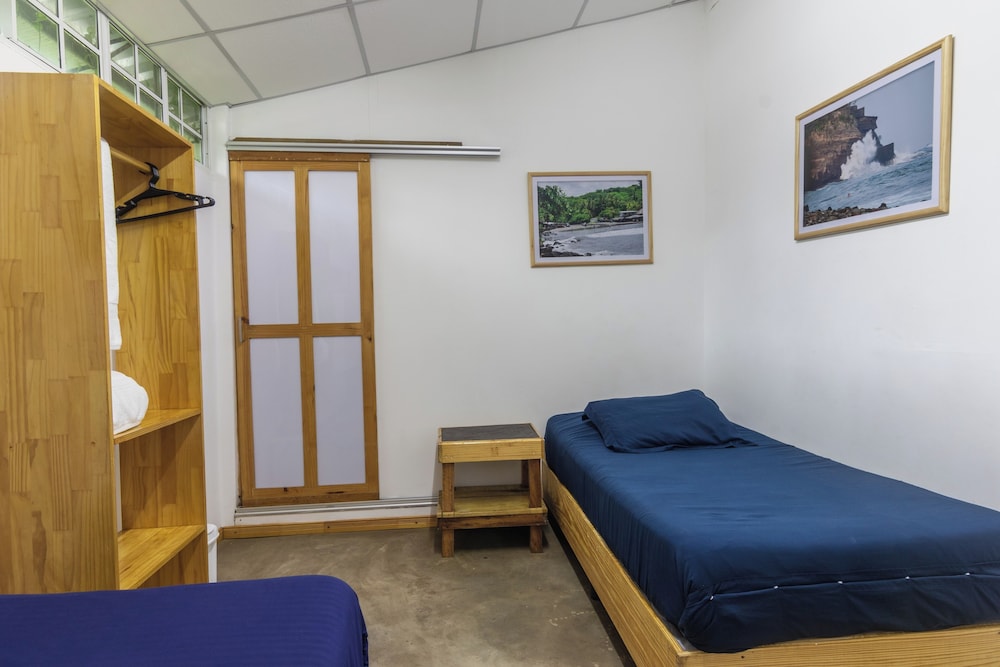 Economy Room (La Derecha)