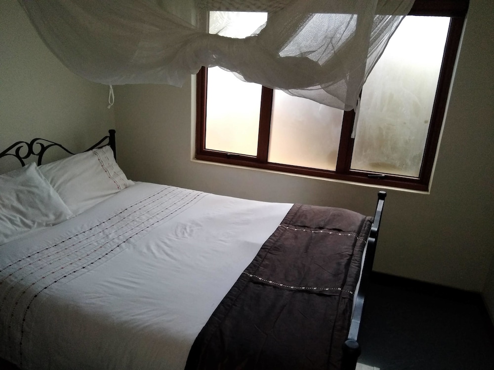 Basic Single Room (Highland House) photo 1