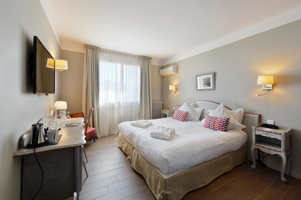 Superior Room, 1 King Bed, Non Smoking (Twin bed on request) - Photo 2