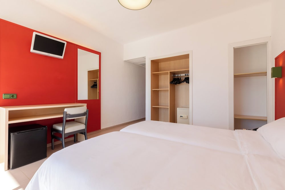 Standard Twin Room, 2 Twin Beds, Sea View photo 2