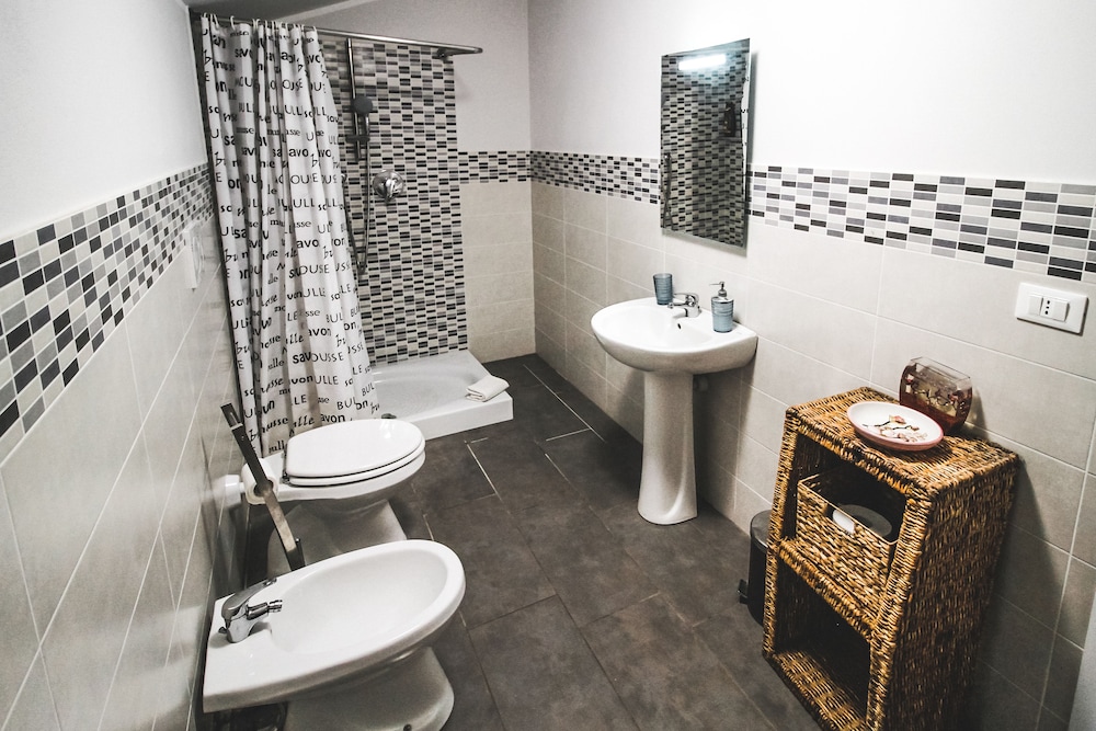 Comfort Quadruple Room, Shared Bathroom, Garden View photo 3