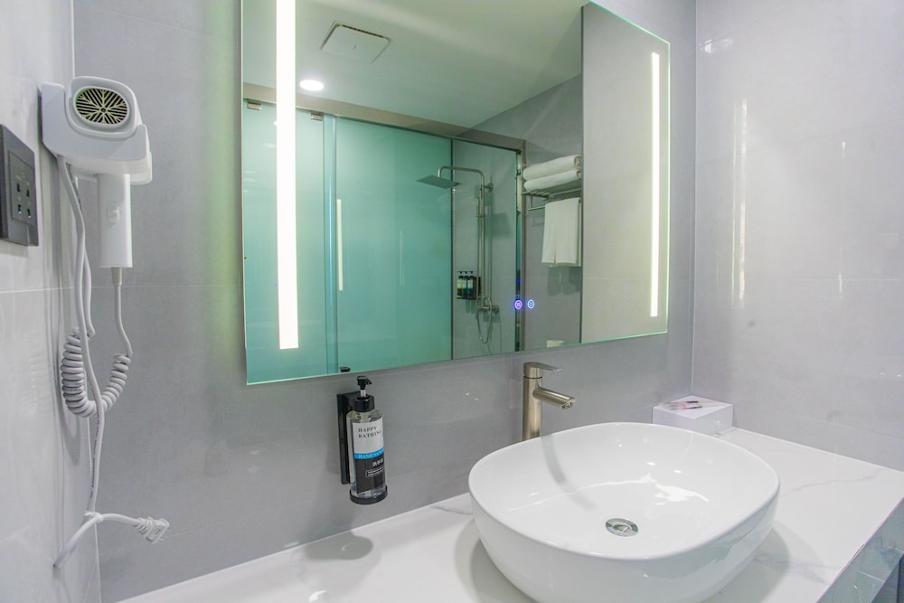 Deluxe Double or Twin Room, Balcony, City View photo 2