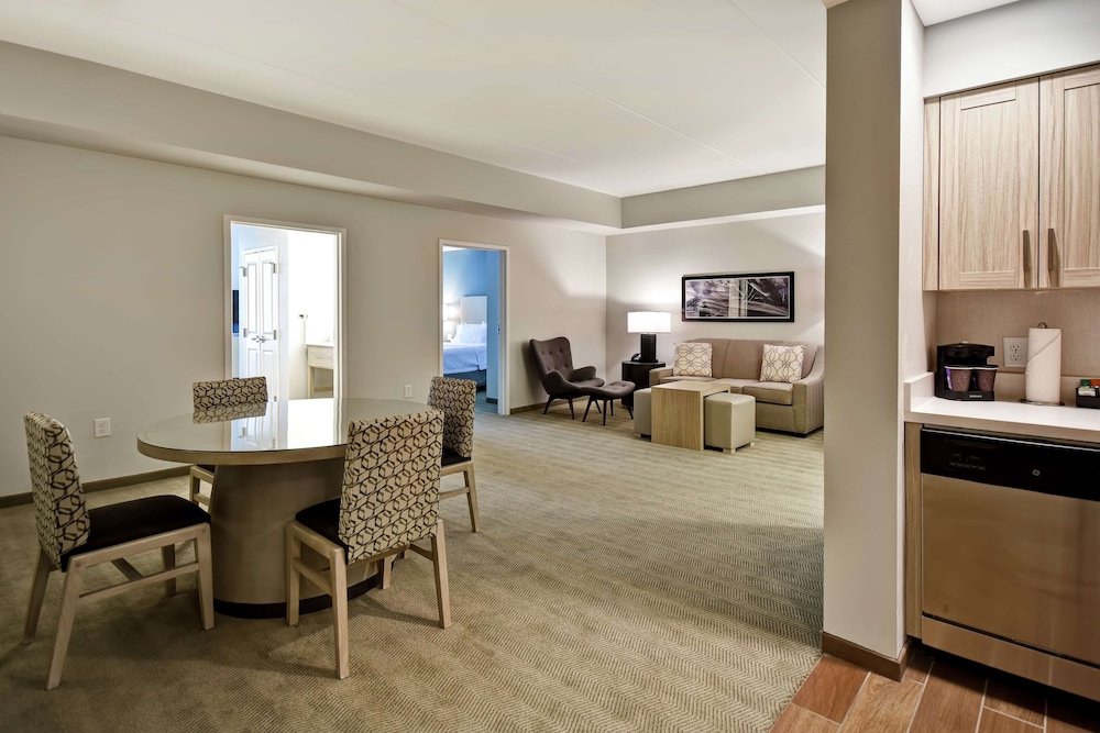 Suite, 2 Bedrooms, 1 King Bed/2 Queen Beds photo 3