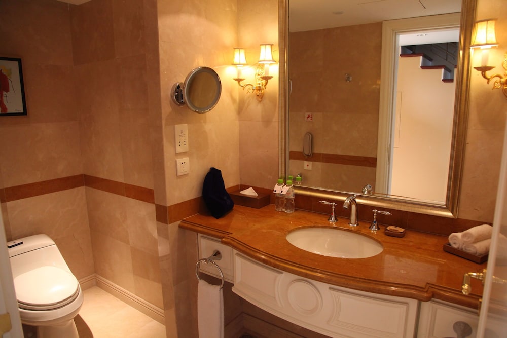 Suite, 1 King Bed, Club Lounge Access (Loft) photo 3