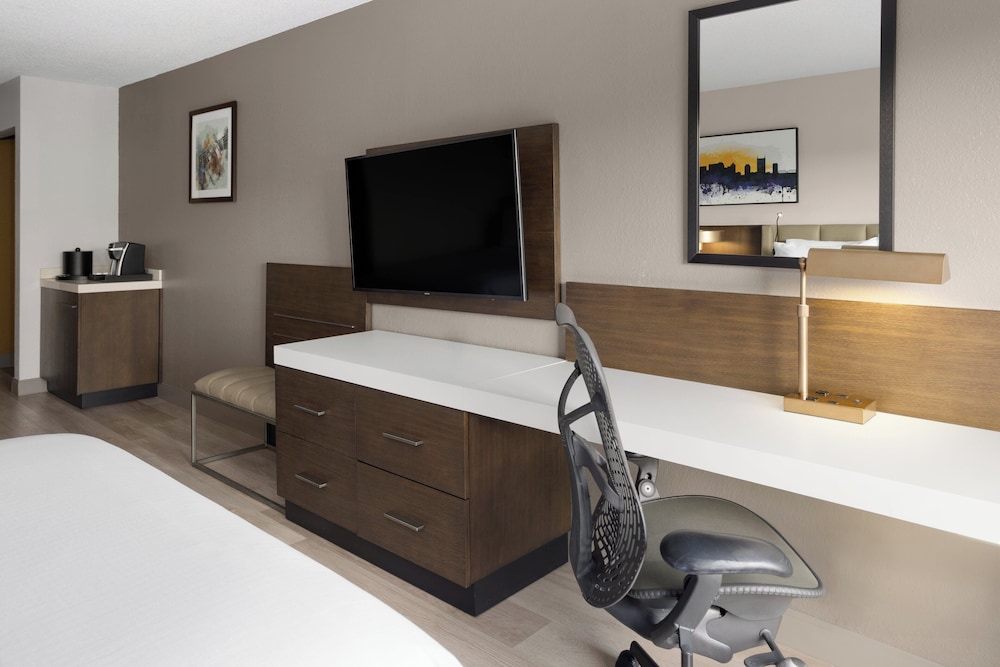 Standard Room, 2 Queen Beds - Photo 4