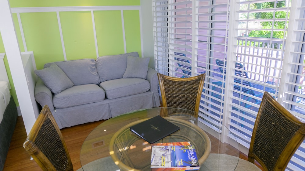 Deluxe Junior Suite - Photo 2