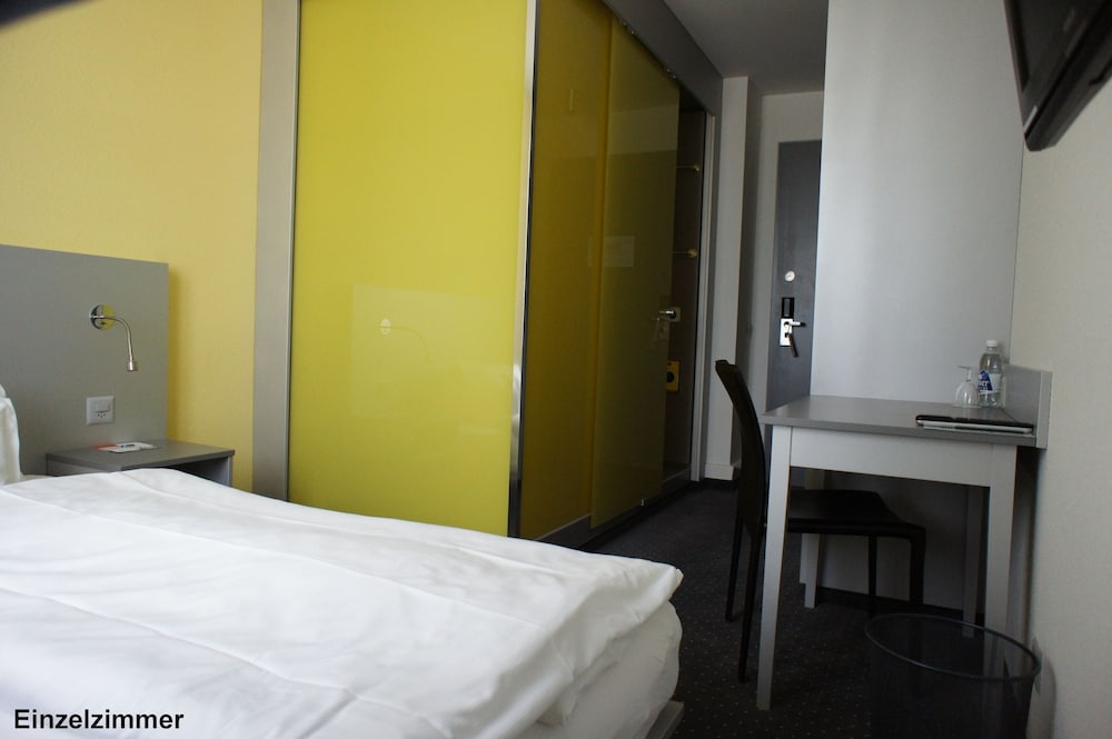Single Room photo 2