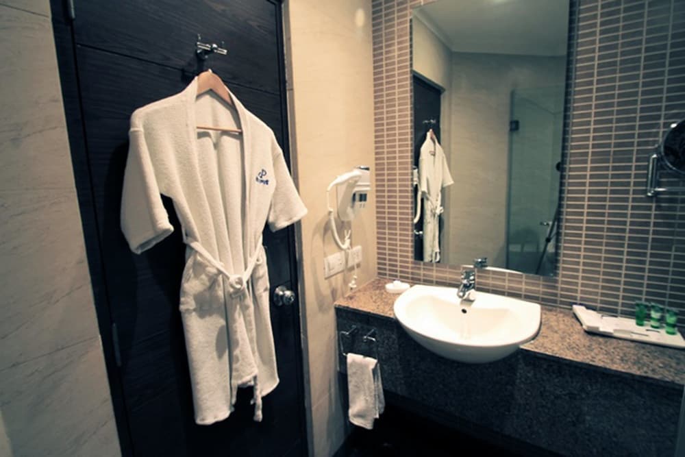 Deluxe Room - Photo 4