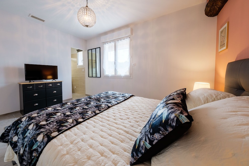 House, 2 Bedrooms (La Petite Maison - côté bois) photo 3