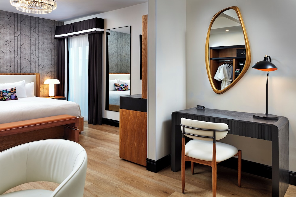 Junior Suite, 1 King Bed (All New) thumbnail 6