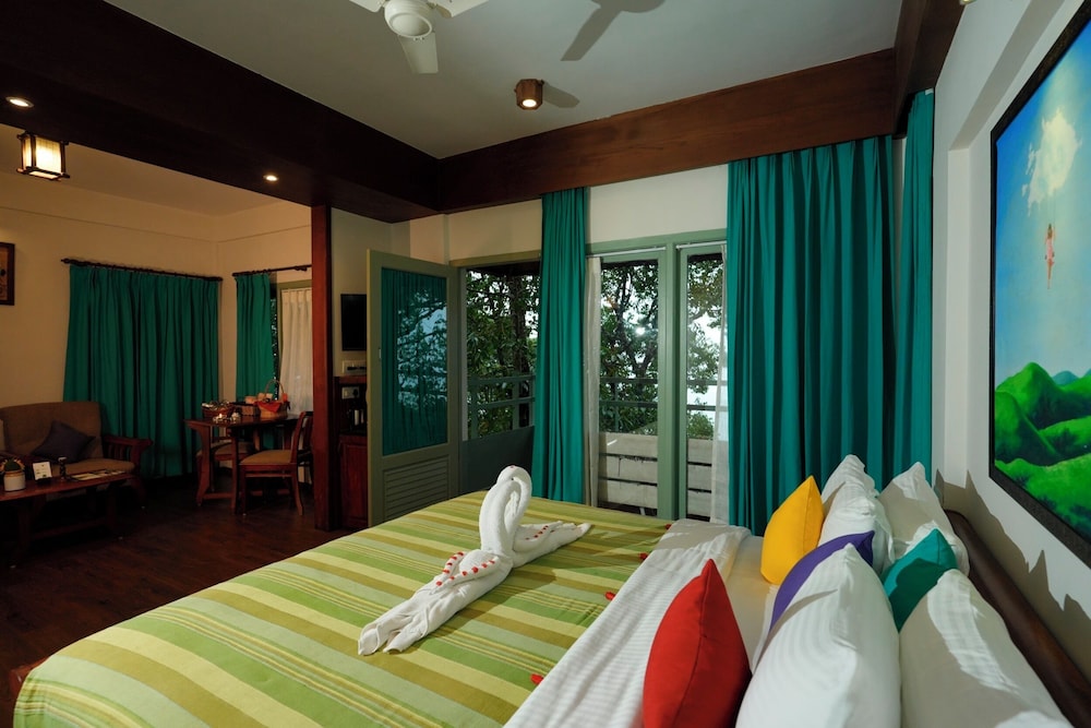 Valley Facing Suite with Bathtub - Photo 18