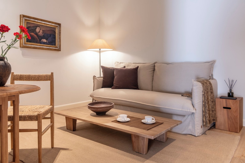 Suite, 1 Bedroom, Courtyard View
