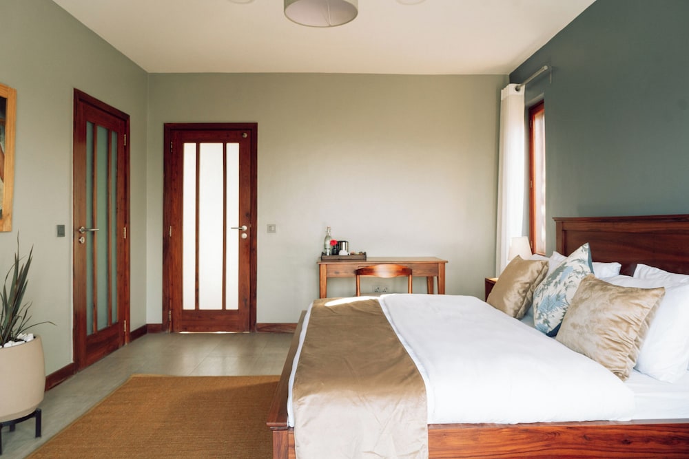 Deluxe Double Room, Balcony, Mountain View