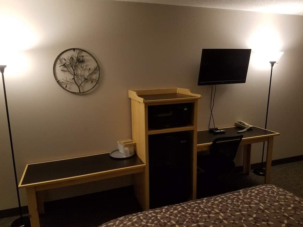 Basic Room, 1 King Bed photo 1