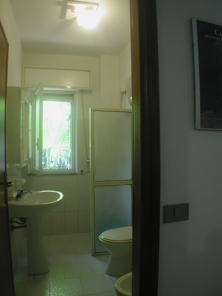 Basic Apartment, 1 Bedroom, Annex Building photo 3