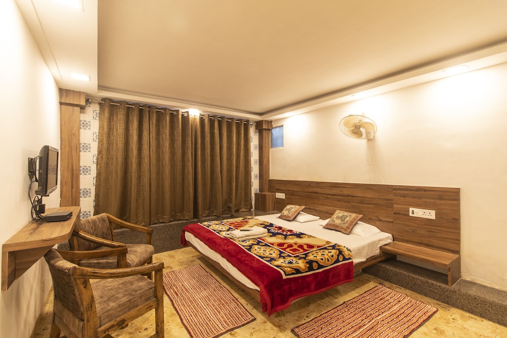 Deluxe Room (Non AC) - Photo 5