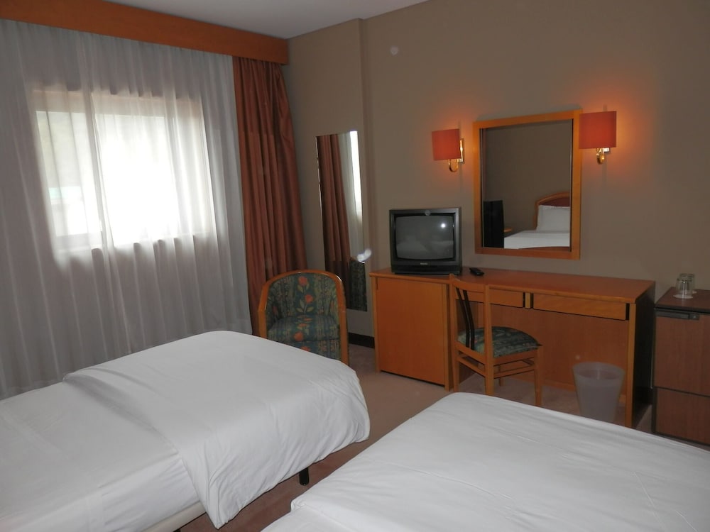 Twin Room - Photo 2