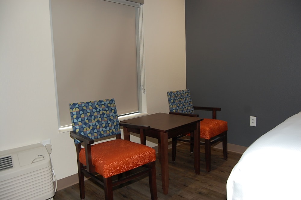 Deluxe Room - Photo 5