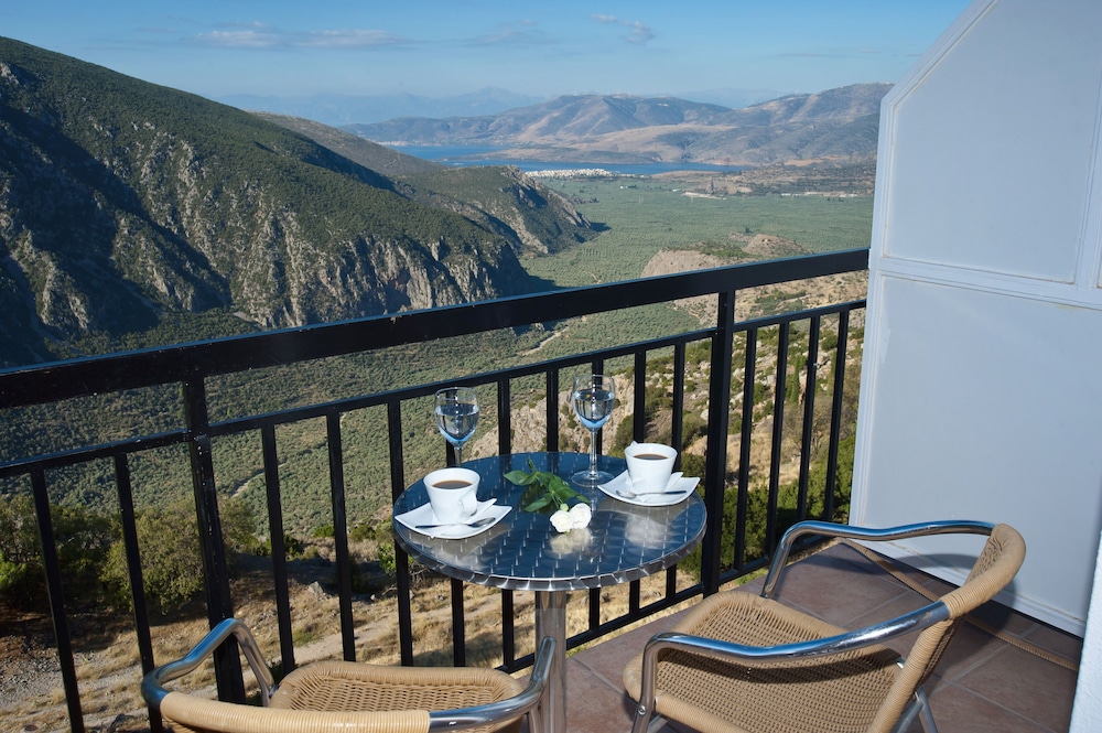 Double or Twin Room (Gorge View) - Photo 3