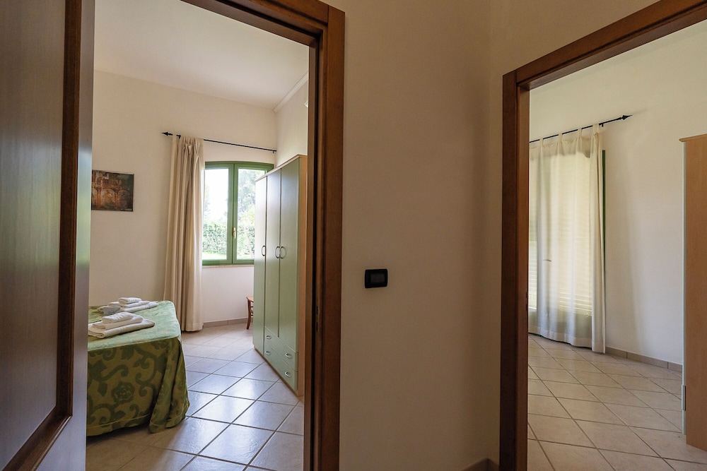 Family Apartment, Multiple Bedrooms, 2 Bathrooms (Borgo Primizia T2 Pool And Sea)