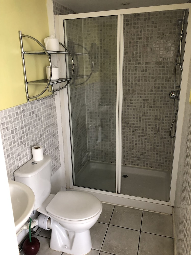Family Room, Multiple Beds, Non Smoking, Ensuite - Photo 9
