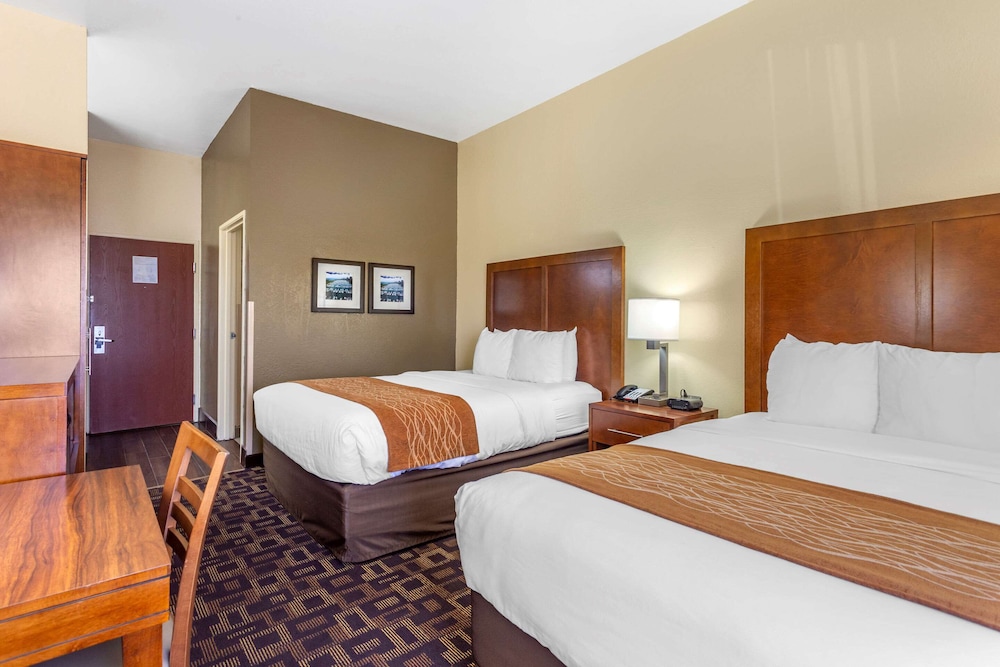 Standard Room, 2 Queen Beds, Non Smoking - Photo 6