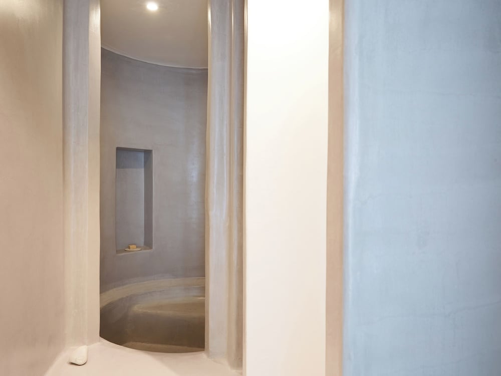 Luna Blu Suite with Private Indoor Pool - Photo 6