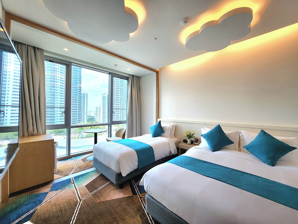 Family Twin Room - Photo 1