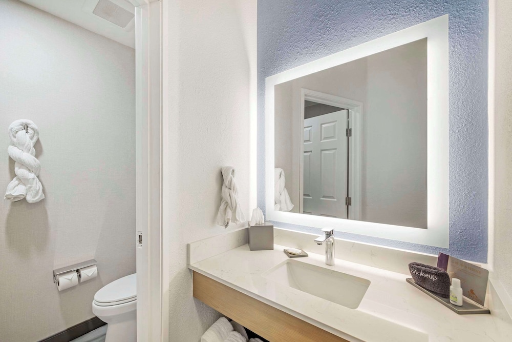 Suite, Multiple Beds, Non Smoking photo 2
