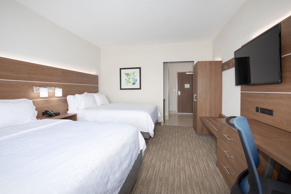 Standard Room, 2 Queen Beds - Photo 1