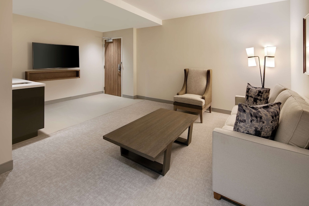 Suite, 1 King Bed, Accessible, Balcony (Bathtub) - Photo 3