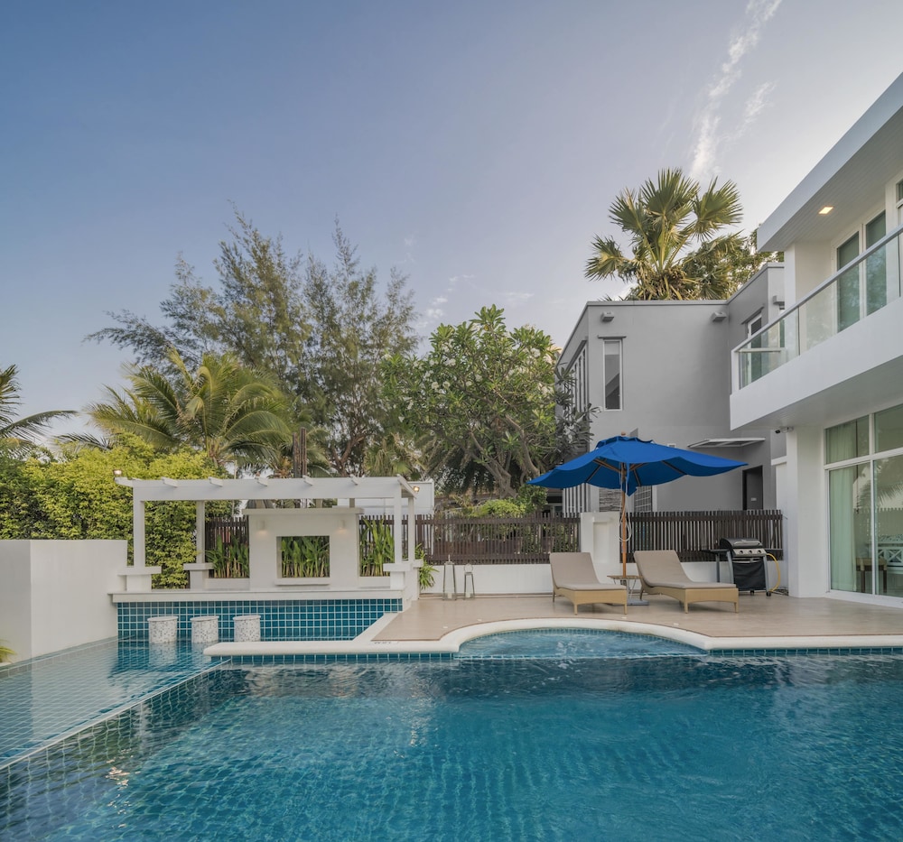 Four-Bedroom Beachfront Pool Villa - Photo 12