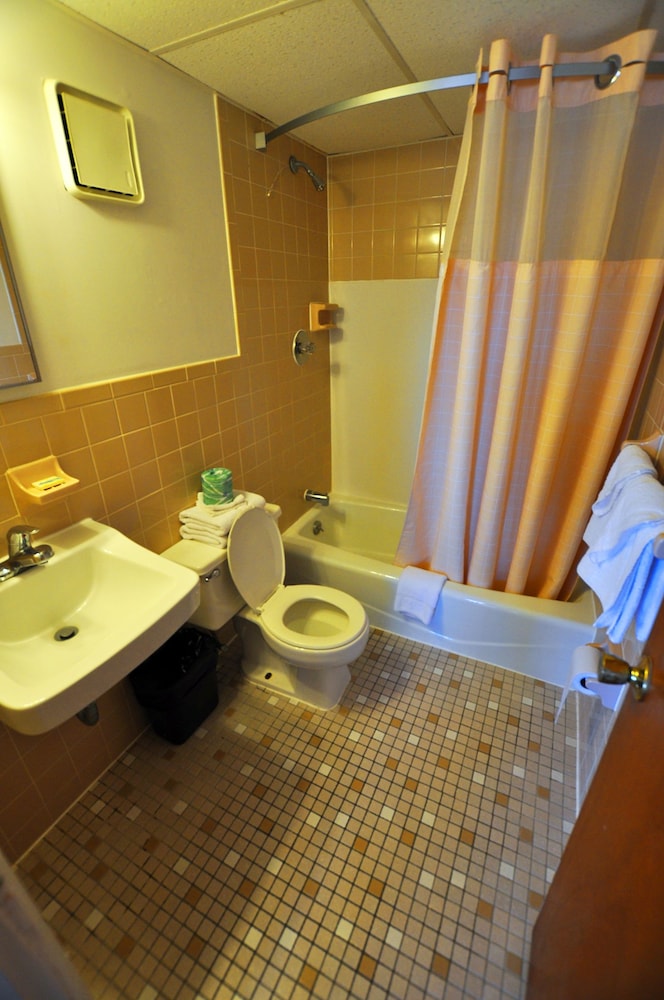 Standard King Room photo 3
