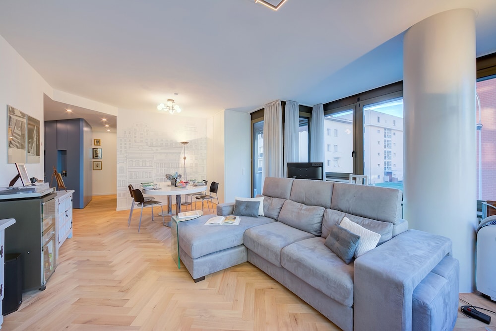 Family Apartment, Multiple Bedrooms, 2 Bathrooms (Dandy House Few Min From Lake)