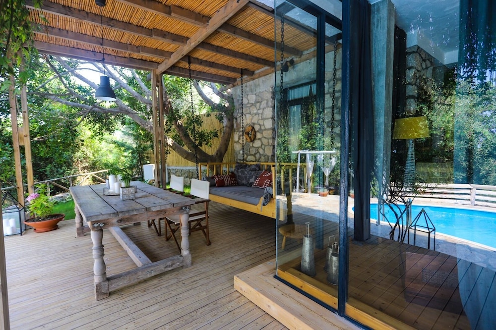 Privilege Honeymoon Villa photo 3