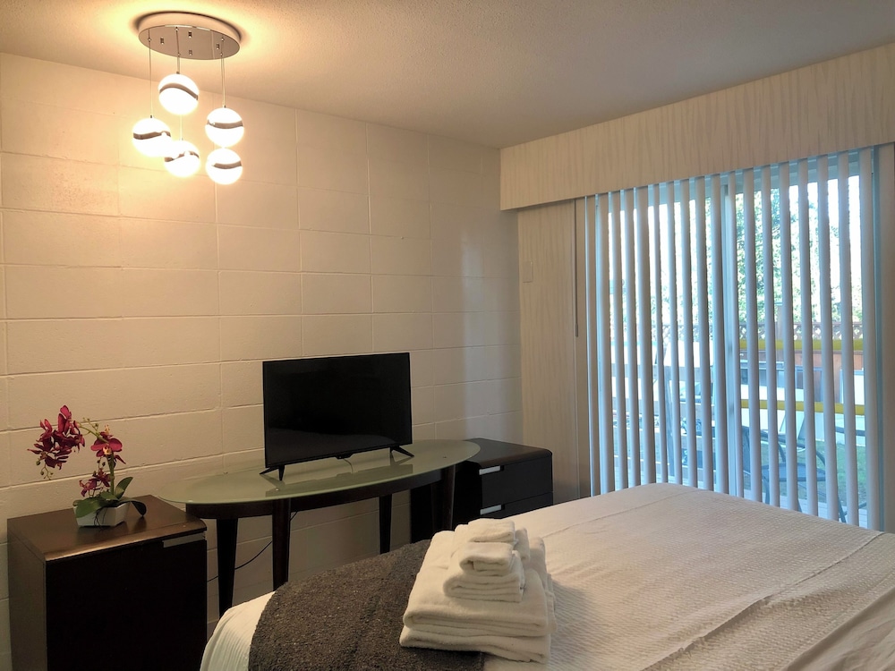 Studio Suite, 1 King Bed, Kitchenette photo 2